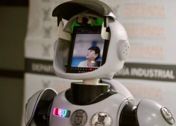 Tecnología chilena e inclusión: presentamos Stelarbot, el primer robot guía operado a distancia por personas con discapacidad
