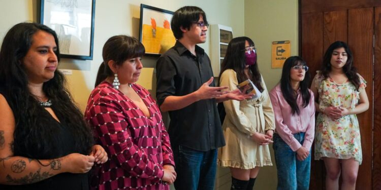 Hojalata presenta “Alegoría y voz, una mirada de encuentro”, exposición colectiva del Programa de Formación en Artes Visuales 2025