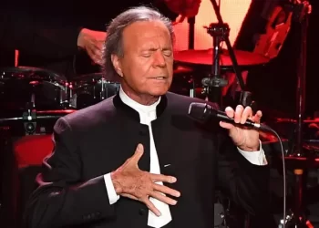 Julio Iglesias rechaza las denuncias de abuso sexual de dos mujeres en su contra que investiga la Justicia en España