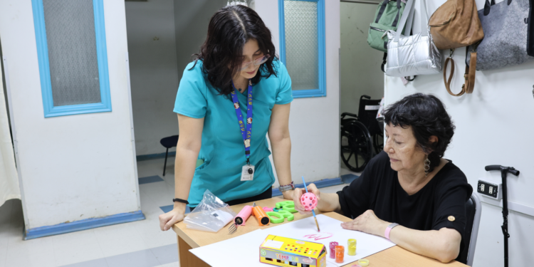 Hospital de Chillán impulsa la rehabilitación con ayudas técnicas personalizadas mediante impresiones 3D