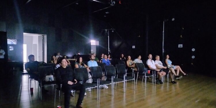 Público chillanense se emocionó con documental sobre el borde costero de Ñuble