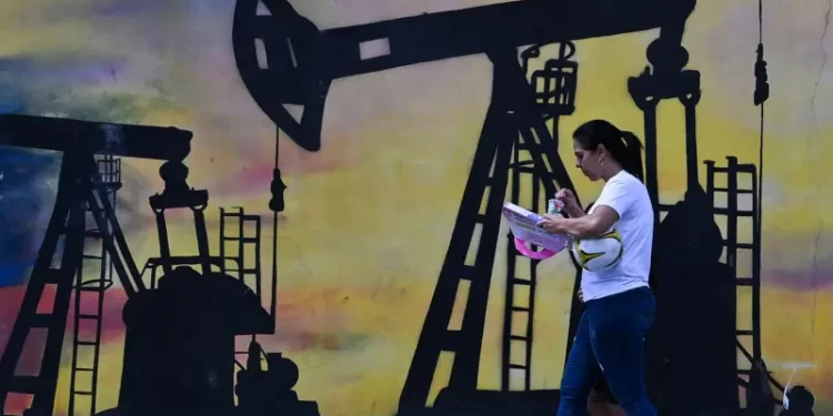 En qué estado está la industria petrolera venezolana y por qué recuperarla costará muchos millones