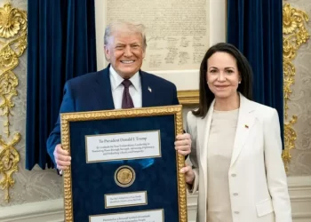 La «atípica» visita de María Corina Machado a la Casa Blanca en la que le entregó su premio Nobel de la Paz a Donald Trump