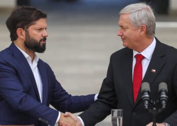 Kast se reúne con Boric y valora información de La Moneda por incendios en Ñuble y Bío Bío