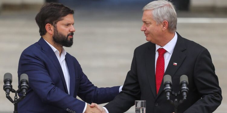 Kast se reúne con Boric y valora información de La Moneda por incendios en Ñuble y Bío Bío