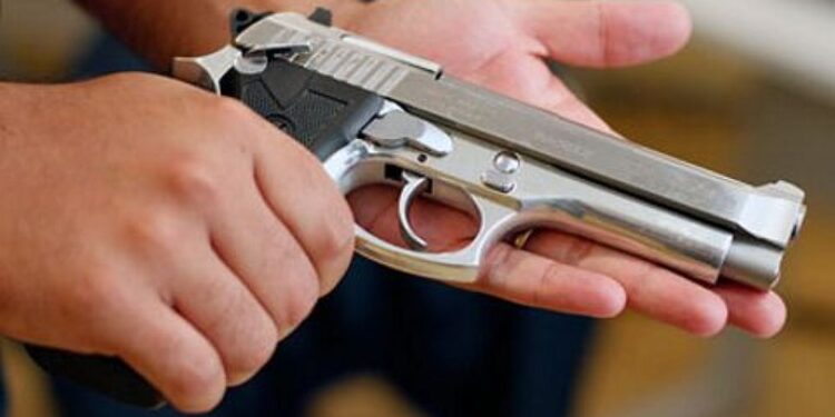 Colombiano formalizado por porte ilegal de arma