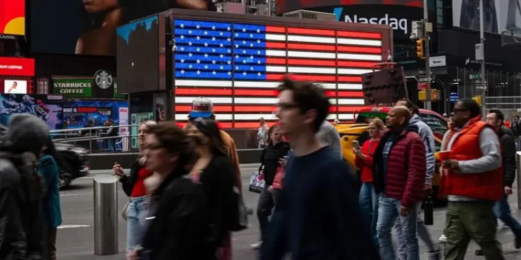 A qué se debe la «histórica» caída del crecimiento de la población en EE.UU. y qué consecuencias puede tener