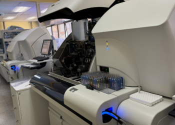 Implementación de cadena robótica en Laboratorio Clínico del Hospital de Chillán, prepara a su equipo para la puesta en marcha del megahospital