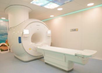 Hospital Regional de Ñuble fortalece el diagnóstico prenatal con resonancia magnética fetal