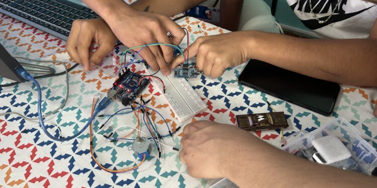 Jóvenes ñublenses en proceso de reinserción adquieren nuevas herramientas de aprendizaje a través de la robótica