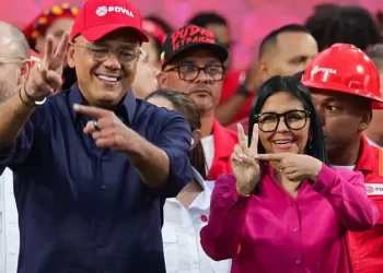 «Delcy y su gente están jugando a la supervivencia»: cómo el chavismo se ha transformado durante 25 años para conservar el poder en Venezuela