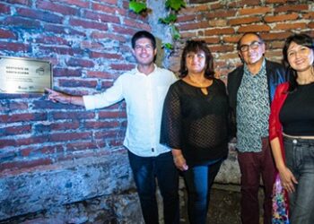 Chillán se reunió para homenajear los 189 años de la Población Santa Elvira con placa conmemorativa