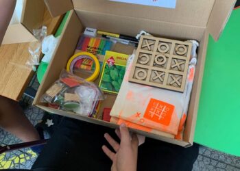 Entregan Botiquín Cultural a niños y niñas afectados por incendios en Concepción, Penco y Tomé