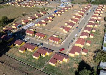 60 familias de Pinto reciben sus nuevos hogares