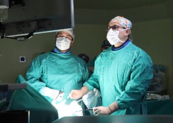 Hospital de San Carlos incorpora cirugía de alta complejidad para reducir derivaciones y tiempos de espera