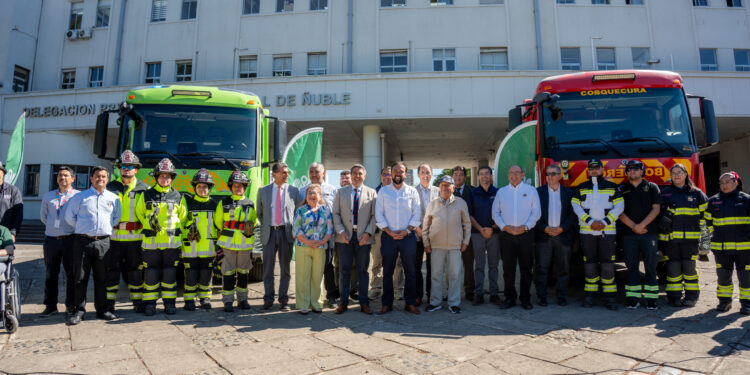 Cobquecura y San Nicolás reciben nuevos carros a Bomberos con recursos del Gobierno Regional