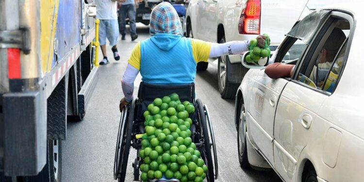 Fundación Chilena para la Discapacidad llama a autoridades a equilibrar permisos de comercio para personas con discapacidad