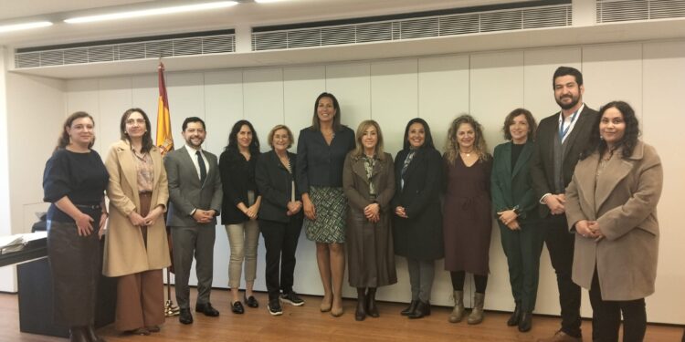 Delegación del Servicio Nacional de Reinserción Social Juvenil realiza proceso de formación especializada en España
