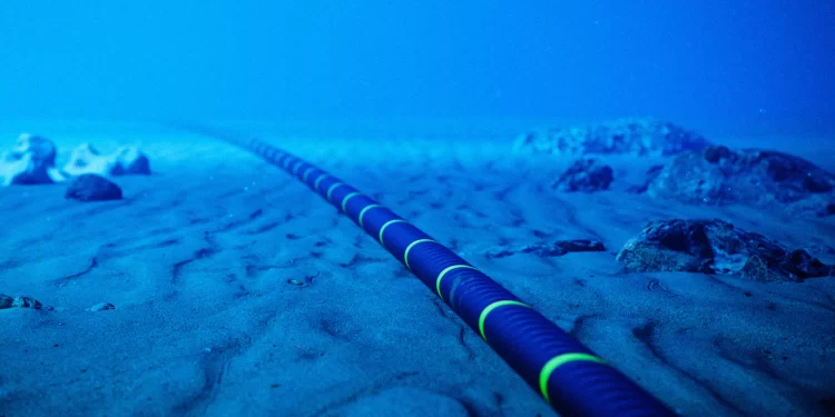 La concesión del cable submarino entre Chile y China fue aprobada por el ministro de Boric, pero echó pie atrás dos días después