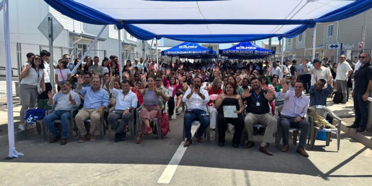 Inauguran conjunto habitacional Santa Fe en Bulnes beneficiando a 148 familias
