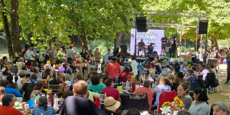 Más de 1.000 adultos mayores de Coelemu disfrutaron tradicional paseo en la comuna de El Carmen