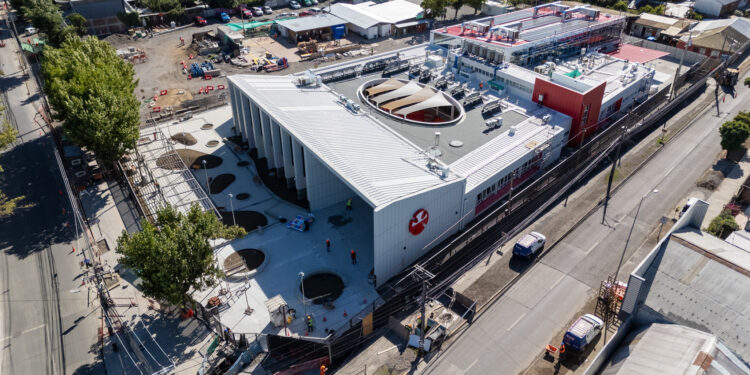 Alcaldes de Ñuble visitan obras del Instituto Teletón que ya alcanza un 93% de avance