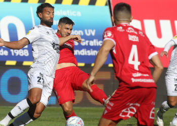 Ñublense no pudo ante Limache y solo rescató un punto