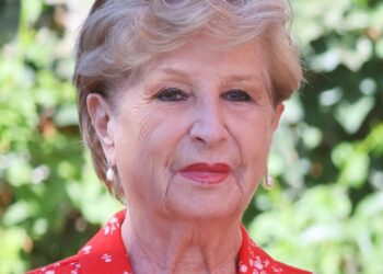 Ex primera dama Marta Larraechea fue trasladada a una clínica