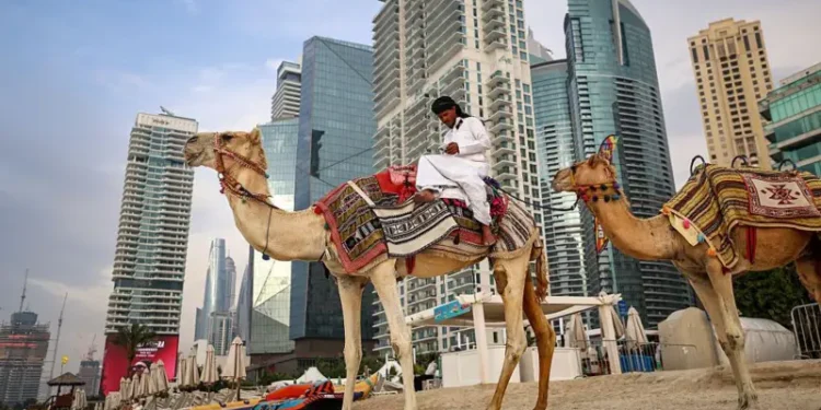 Cómo la guerra de Irán rompió el espejismo de seguridad en lugares del Golfo como Dubái y Qatar (y las millonarias pérdidas que conlleva)