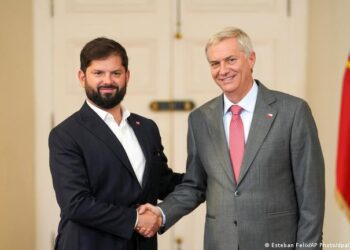 Boric y Kast se comprometen a tener un cambio de mando “ejemplar”