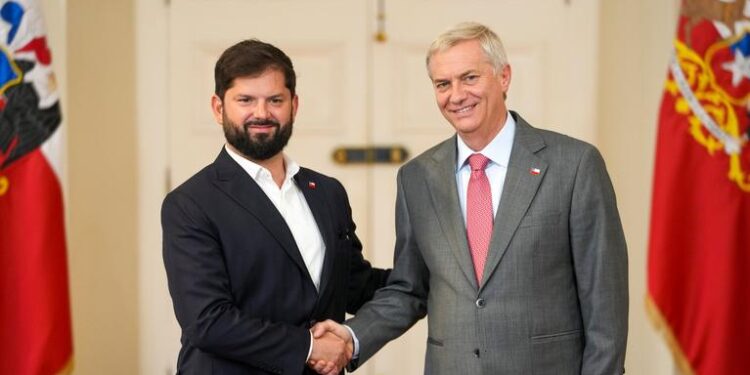 Boric y Kast se comprometen a tener un cambio de mando “ejemplar”