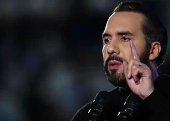 El Salvador aprueba el cambio constitucional impulsado por Bukele para permitir la cadena perpetua