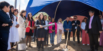 Primera piedra de nueva Escuela Felipe Cubillos marca inicio del Año Escolar Regional 2026