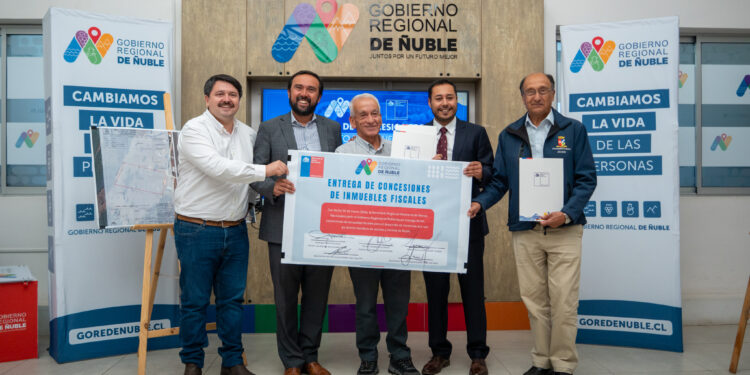 Gobierno Regional y Bienes Nacionales entregan concesiones de inmuebles fiscales para impulsar iniciativas en beneficio de la comunidad