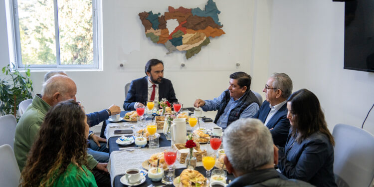  Reconocimiento a gremios de la Construcción y de Agricultores por su compromiso en emergencias y reconstrucción