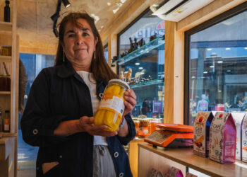 Agricultores de Ñuble estrenan nueva Tienda Campesina en el patio central del VIVO Outlet Chillán.