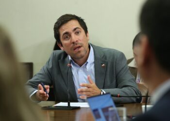 Diputado Cristóbal Martínez llama al Congreso a aprobar proyecto que busca prohibir a extranjeros irregulares acceder a beneficios sociales