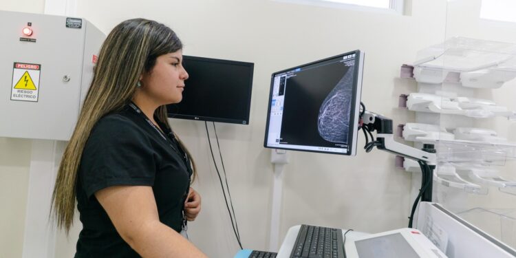 Día Internacional de la Mujer: Red de Salud de Ñuble refuerza estrategias para la prevención y atención integral de las usuarias