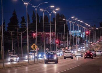 Recuperan más de dos kilómetros de alumbrado público en el acceso norte de Chillán