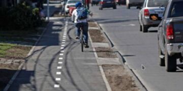 APRUEBA PROYECTO DE CICLOVÍA EN AV. CIRCUNVALACIÓN ORIENTE, COMUNA DE CHILLÁN.