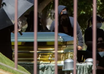 Un féretro dorado y miles de flores: el suntuoso funeral de «El Mencho» en México