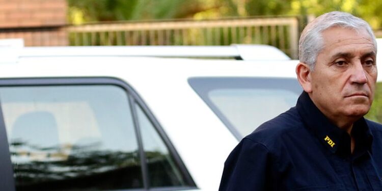 El Tribunal Oral en lo Penal de Santiago declaró culpable al exdirector de la PDI, Héctor Espinosa, por desviar $146 millones de gastos reservados