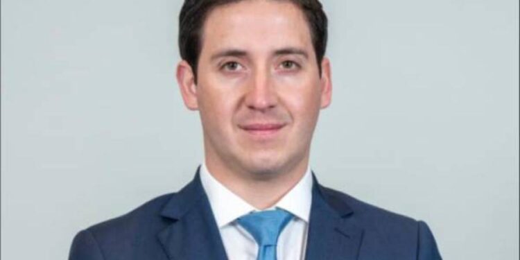 Contraloría rechaza rebaja de sanción y exige destitución de exadministrador municipal de Chillán