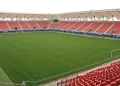Con moderna maquinaria fue resembrado el césped del estadio municipal Nelson Oyarzún