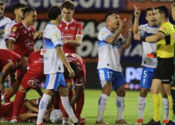 Ñublense cae ante Universidad Católica tras reiterado  polémico arbitraje