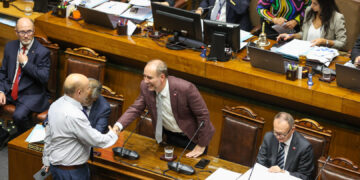 Senado aprueba proyecto que aumenta sanciones a quienes evaden en el transporte público