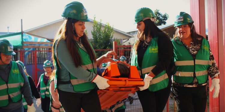 Comunidad de Puente Ñuble fortalece su preparación ante emergencias con capacitación CERT
