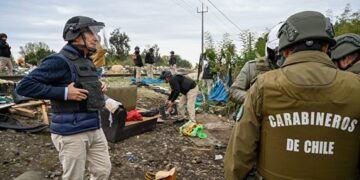 Retiran rucos desde terrenos aledaños a Las Almendras en Chillán