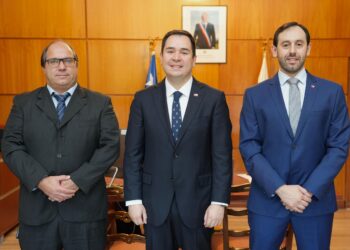 DELEGADO PRESIDENCIAL PRESENTA AL NUEVO DIRECTOR DE LA DOH