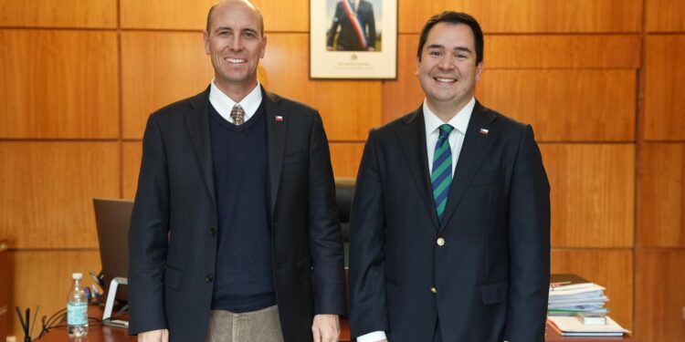 MINISTRO DE OBRAS PÚBLICAS Y DELEGADO PRESIDENCIAL REFUERZAN AGENDA PARA AVANZAR EN SEGURIDAD HÍDRICA Y CONECTIVIDAD EN ÑUBLE